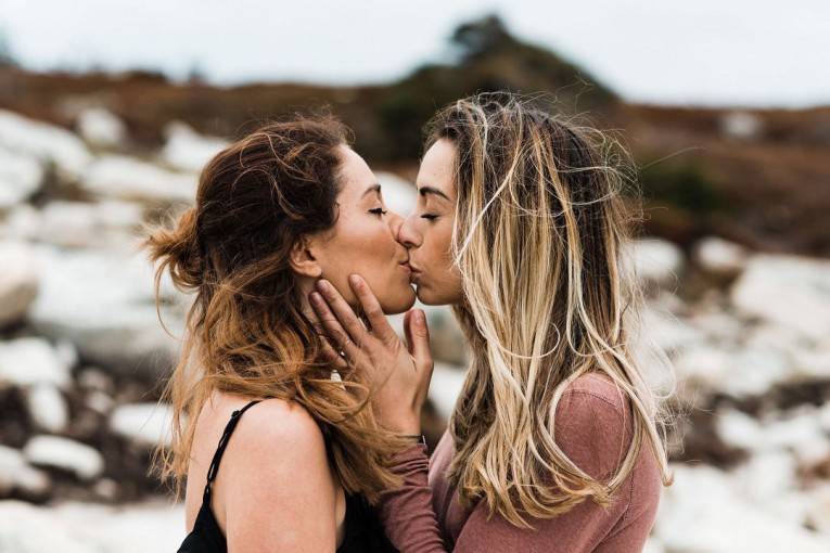 8 clichés à propos des femmes lesbiennes qu'on entend tous les jours