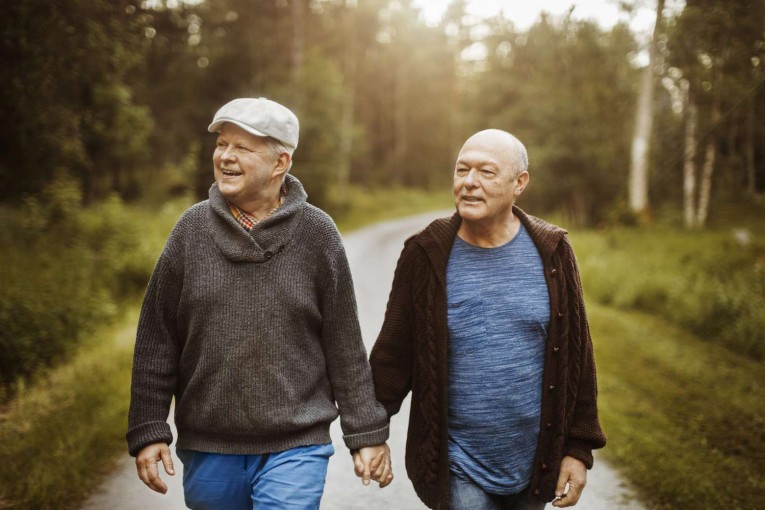 Quelle plateforme choisir pour faire des rencontres homosexuelles seniors ?